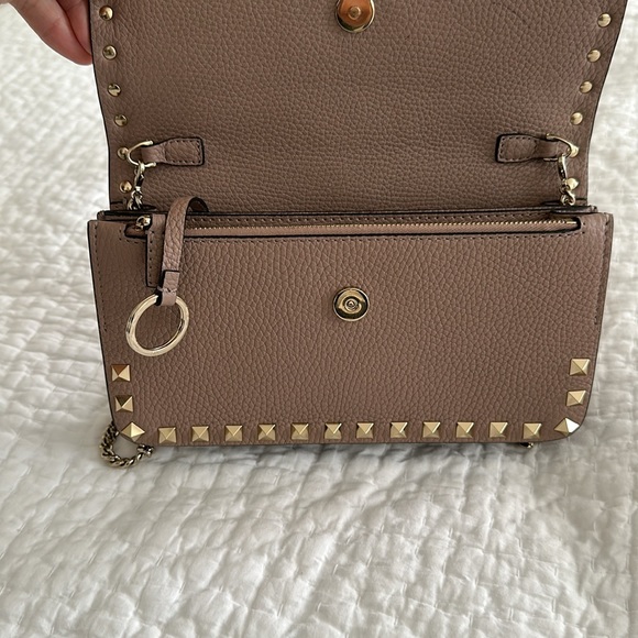 Valentino Garavani Rockstud chain pouch - Picture 2 of 6